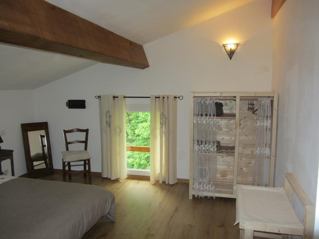 Bed and Breakfast Les Cimes Saint-Pierre-de-Rivière Pokój zdjęcie
